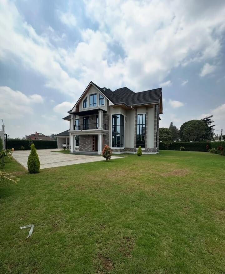 6BR Standalone Townhouse with Private Garden & DSQ - Runda