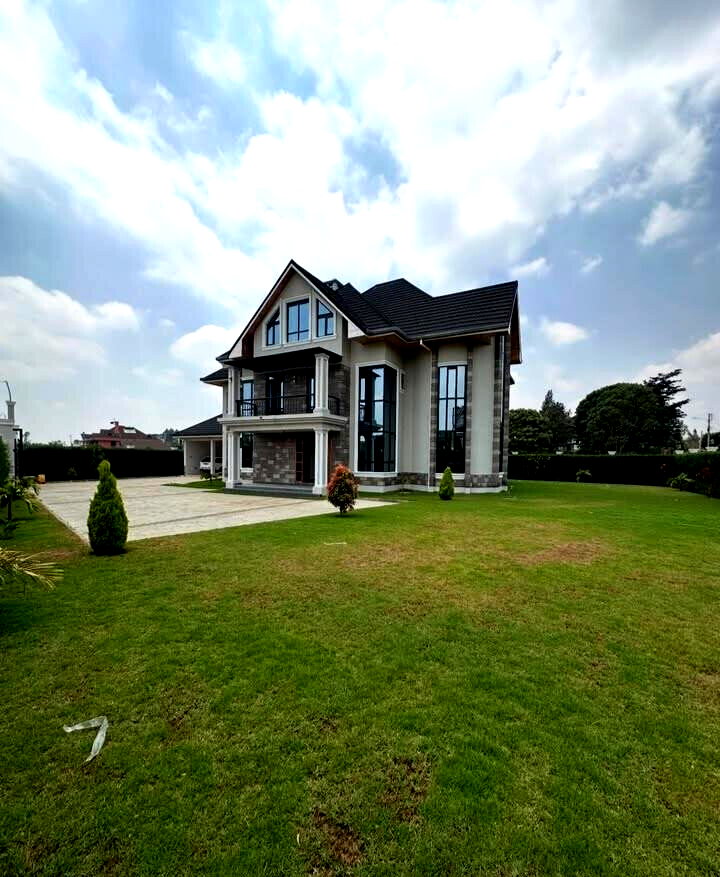 6BR Standalone Townhouse with Private Garden & DSQ - Runda