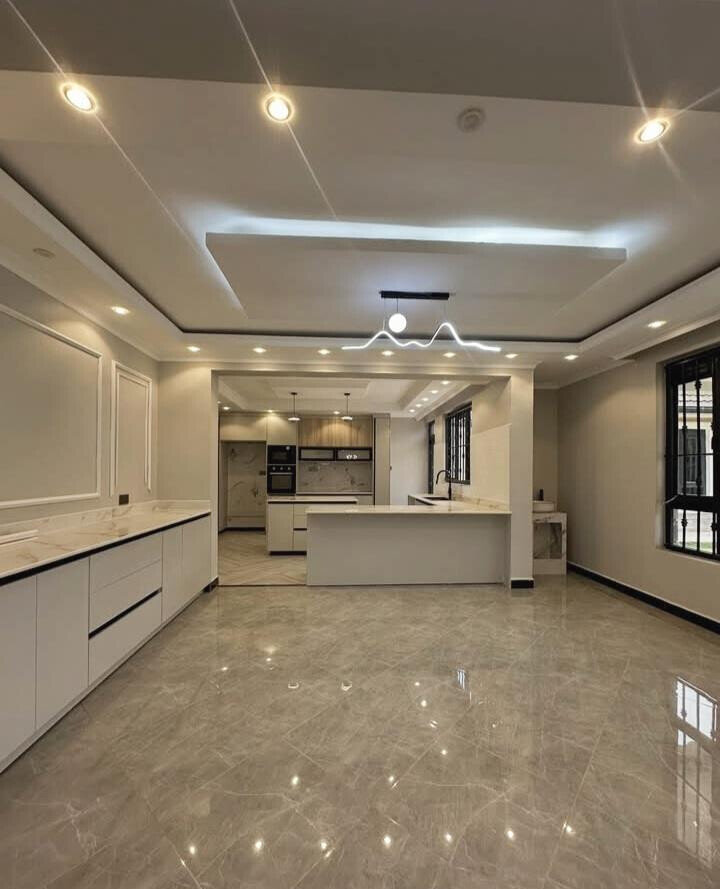 6BR Standalone Townhouse with Private Garden & DSQ - Runda