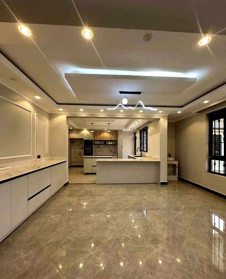 6BR Standalone Townhouse with Private Garden & DSQ - Runda