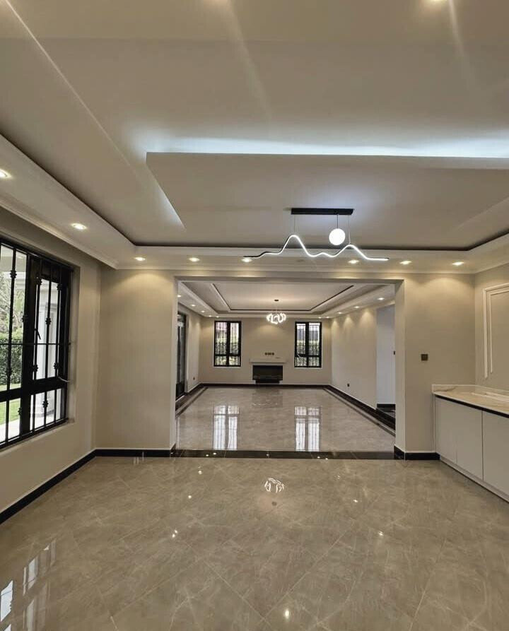 6BR Standalone Townhouse with Private Garden & DSQ - Runda