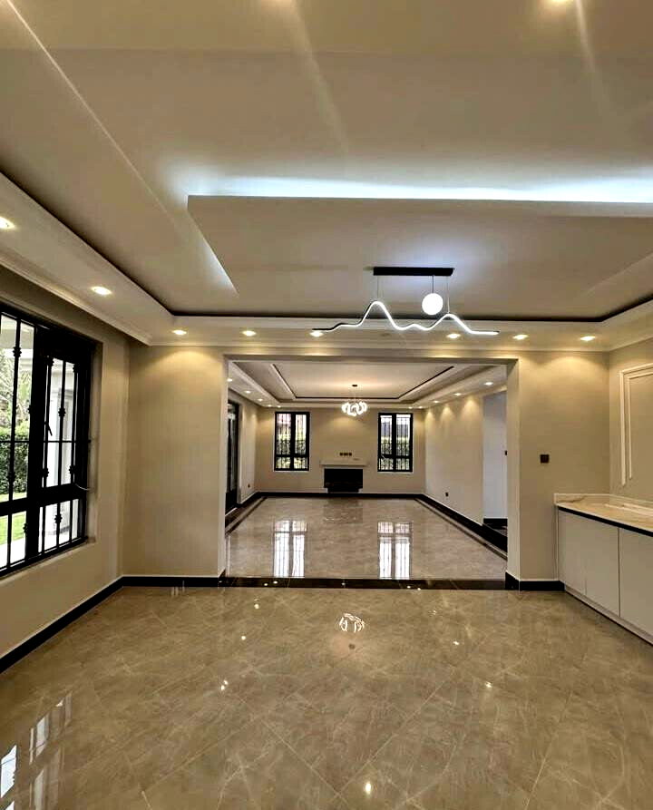 6BR Standalone Townhouse with Private Garden & DSQ - Runda