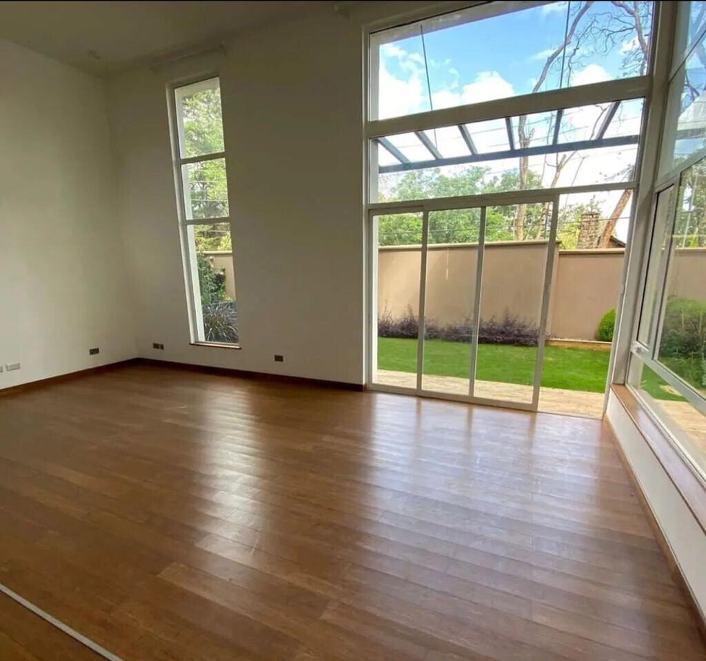 4-Level Townhouse with Heated Pool & Gym - Lavington