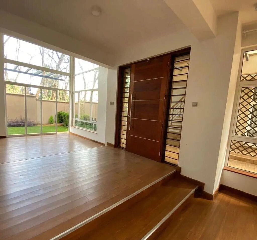 4-Level Townhouse with Heated Pool & Gym - Lavington