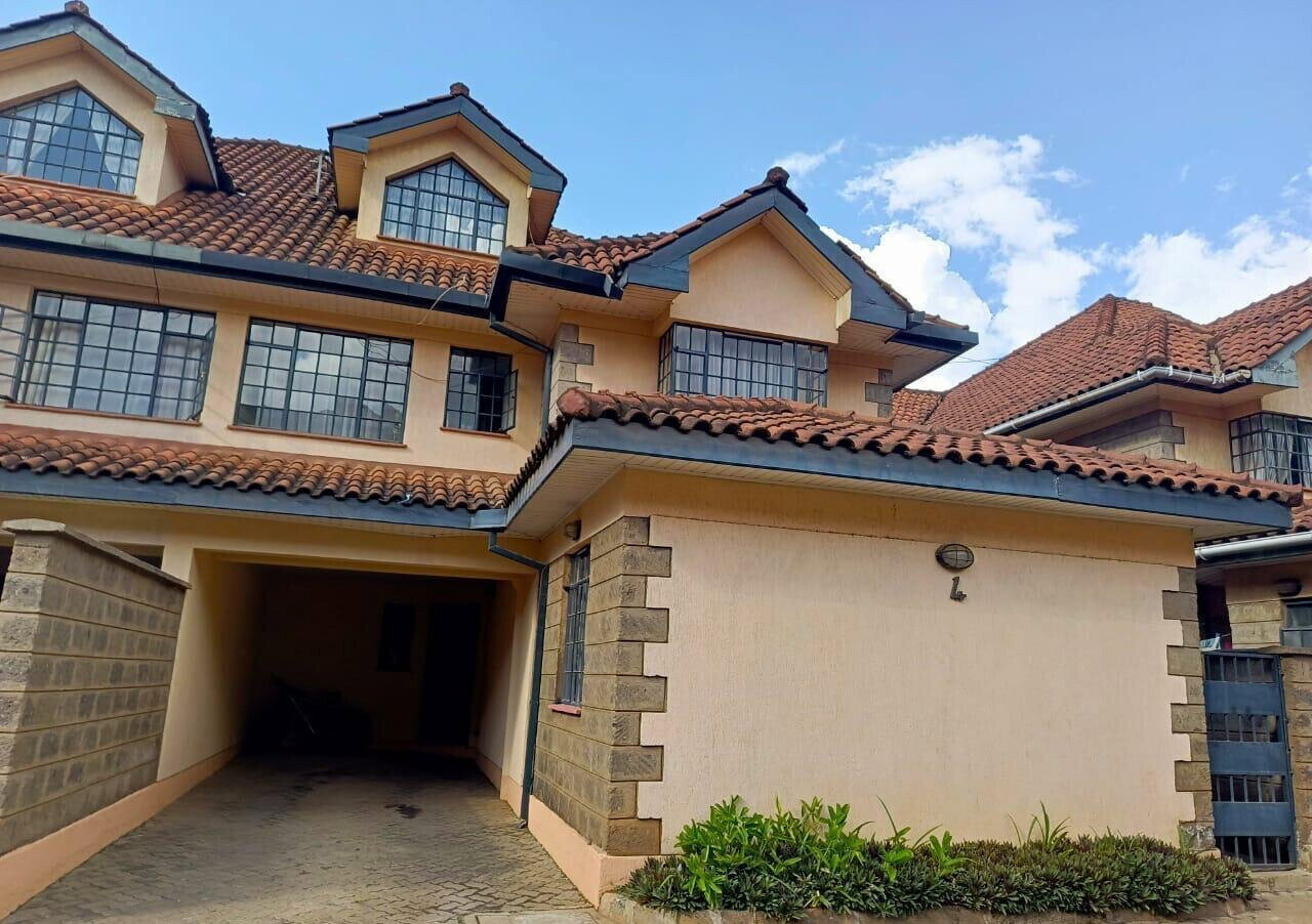 4-Bed Townhouse with Attic Gym & Jacuzzi - Lavington