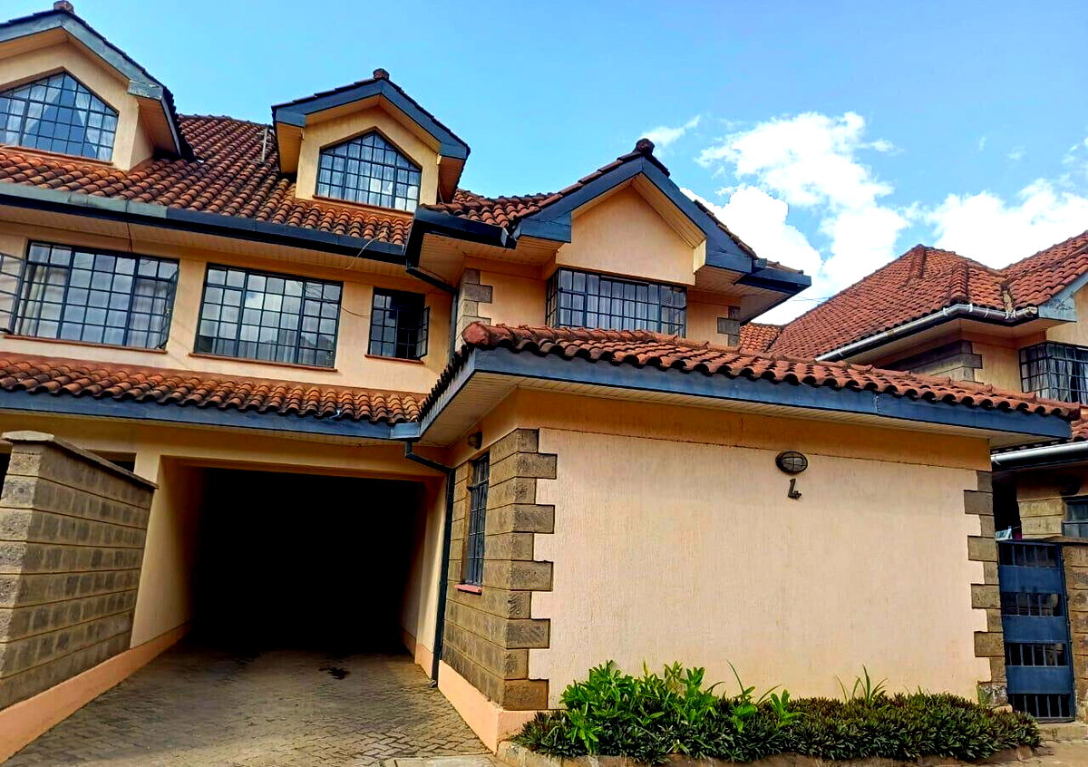 4-Bed Townhouse with Attic Gym & Jacuzzi - Lavington