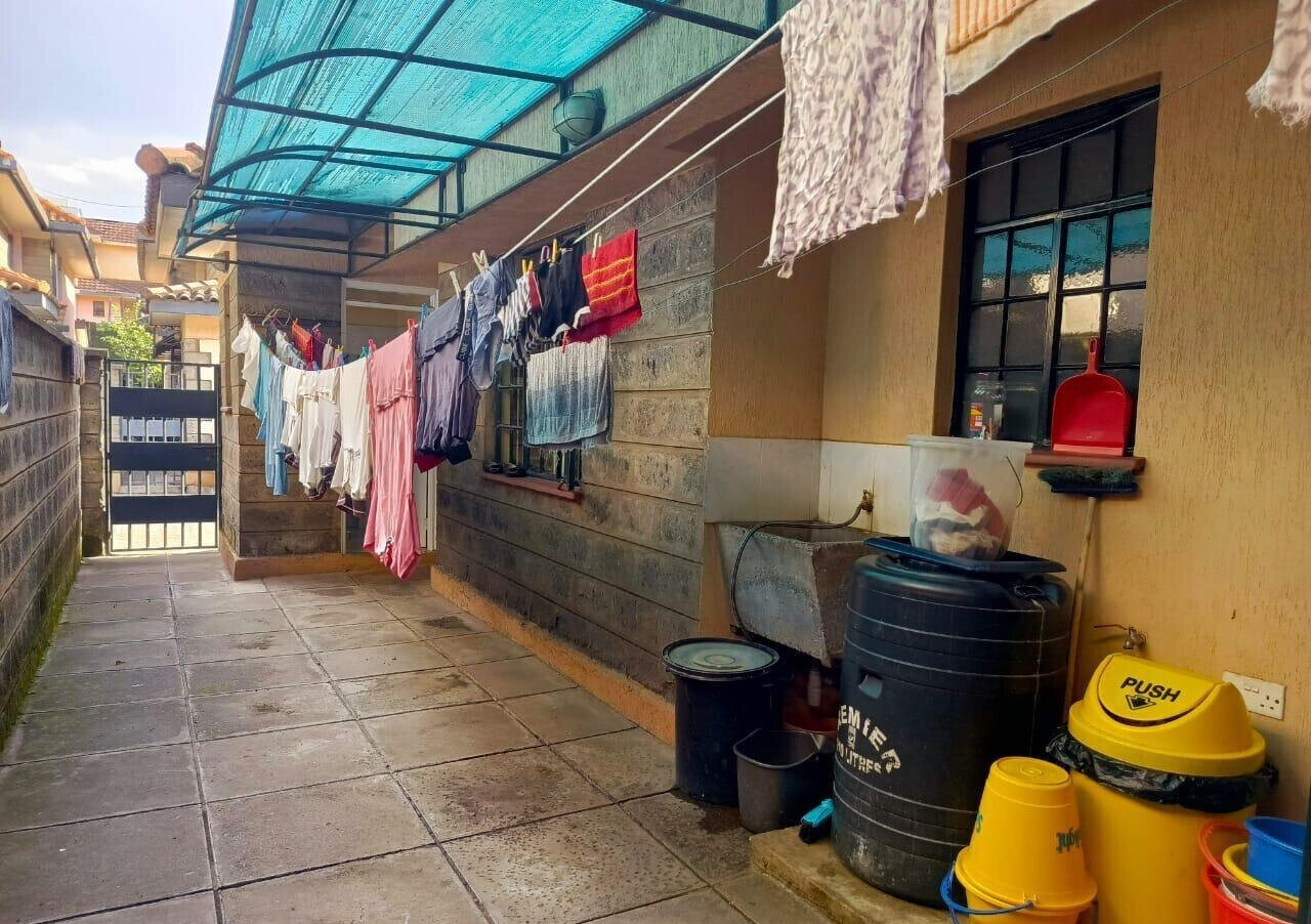4-Bed Townhouse with Attic Gym & Jacuzzi - Lavington