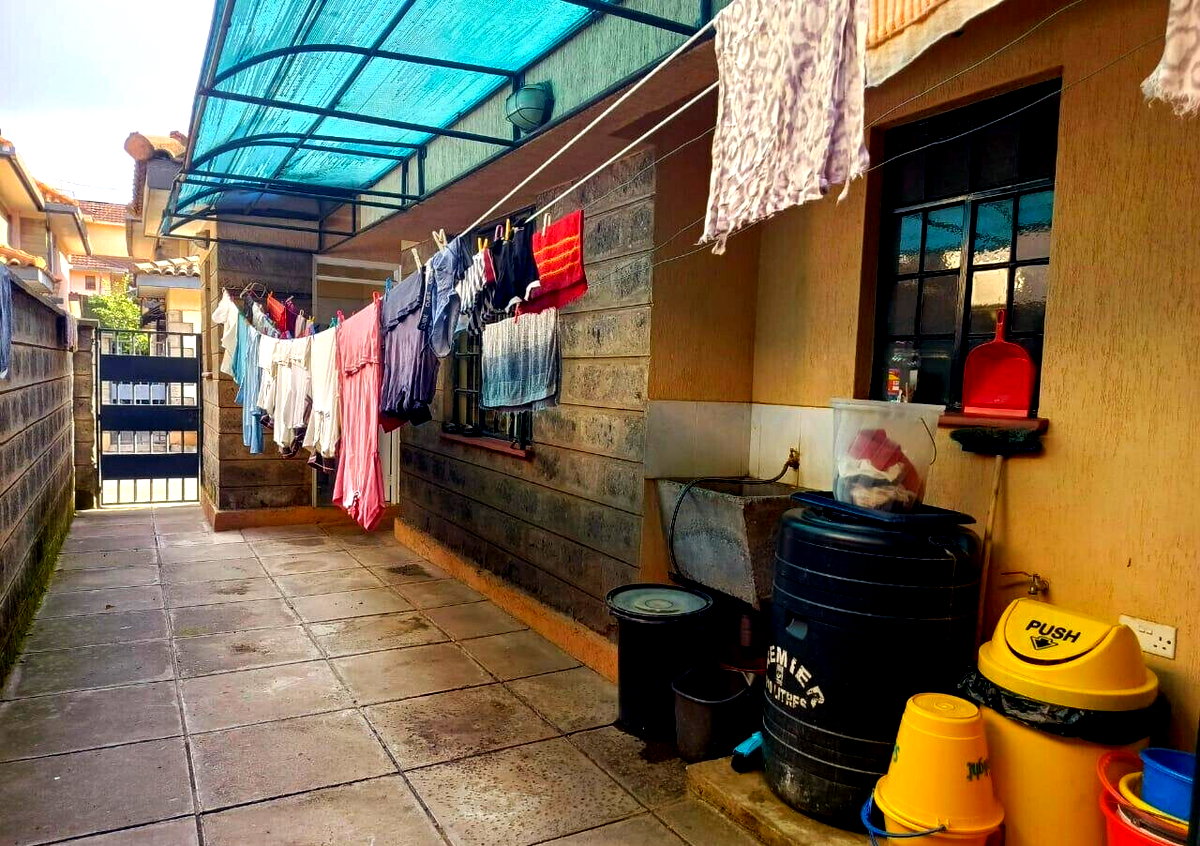 4-Bed Townhouse with Attic Gym & Jacuzzi - Lavington