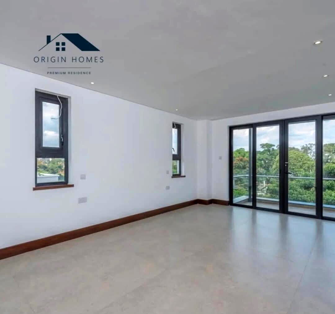5 En-Suite Townhome with Lift & Solar - Kitisuru