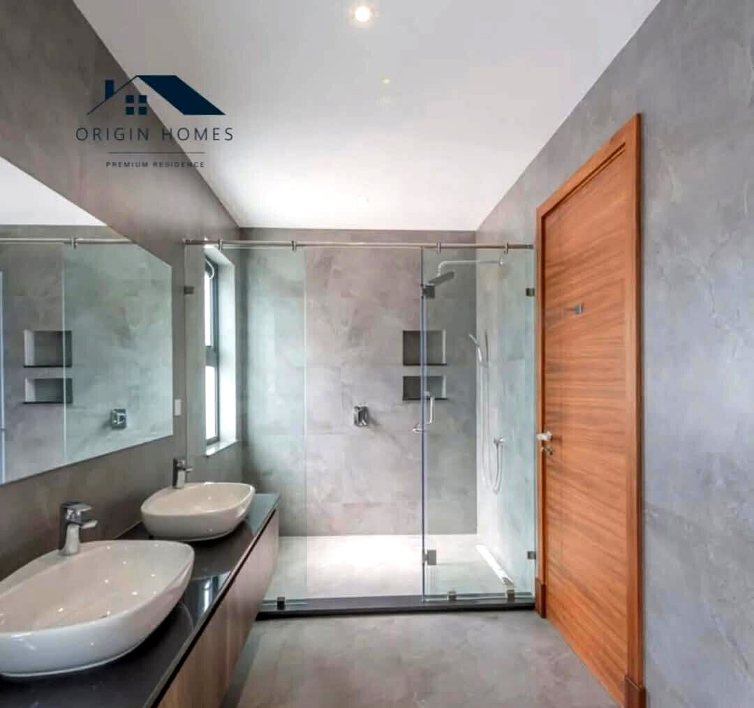 5 En-Suite Townhome with Lift & Solar - Kitisuru
