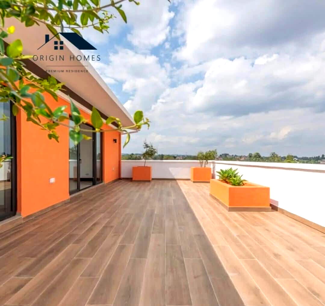 5 En-Suite Townhome with Lift & Solar - Kitisuru