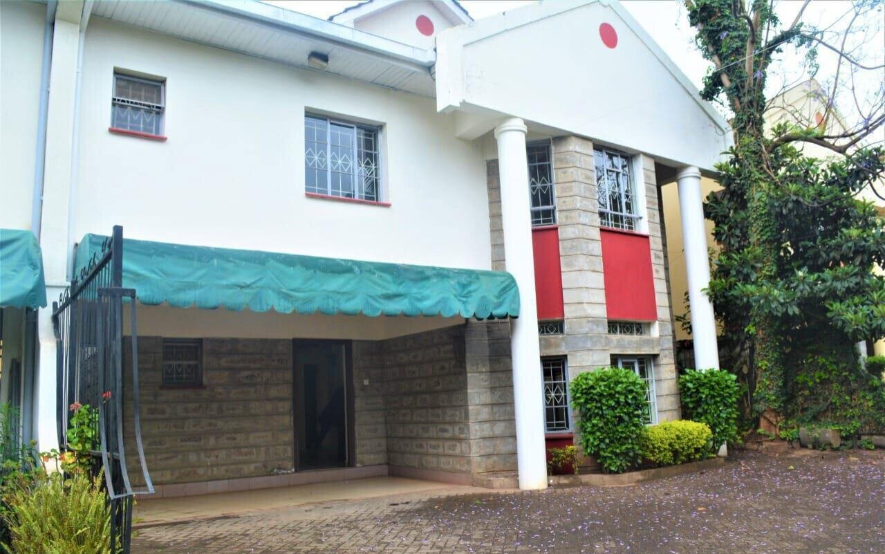 All-Ensuite 5BR Townhouse with Servant Quarter - Lavington