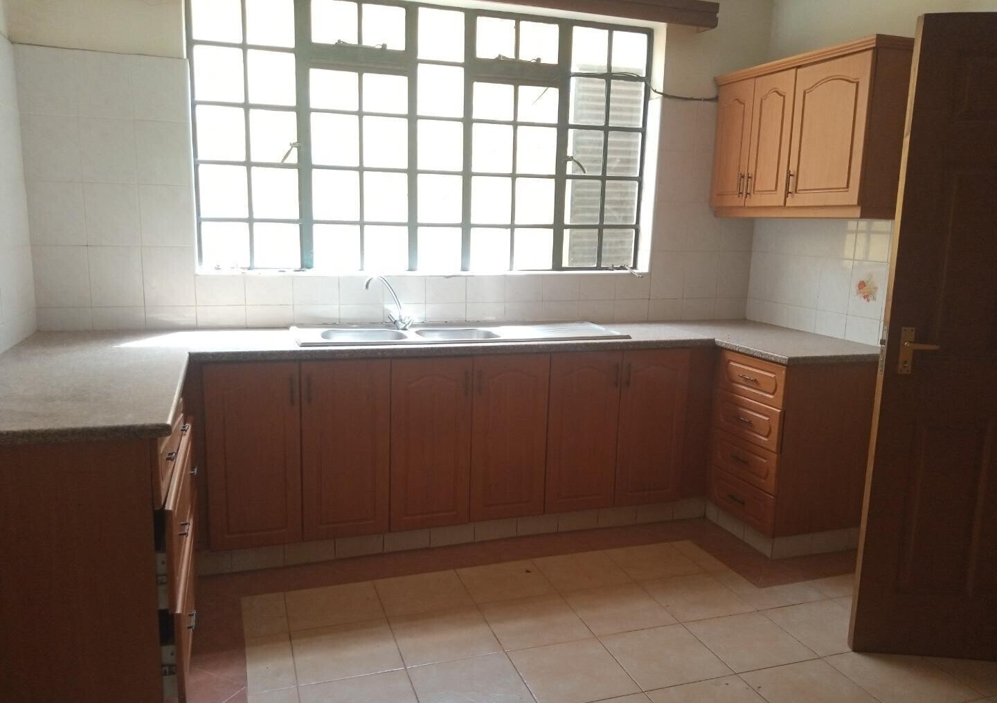 4-Ensuite Townhouse with Fireplace & Pool - Kyuna Estate