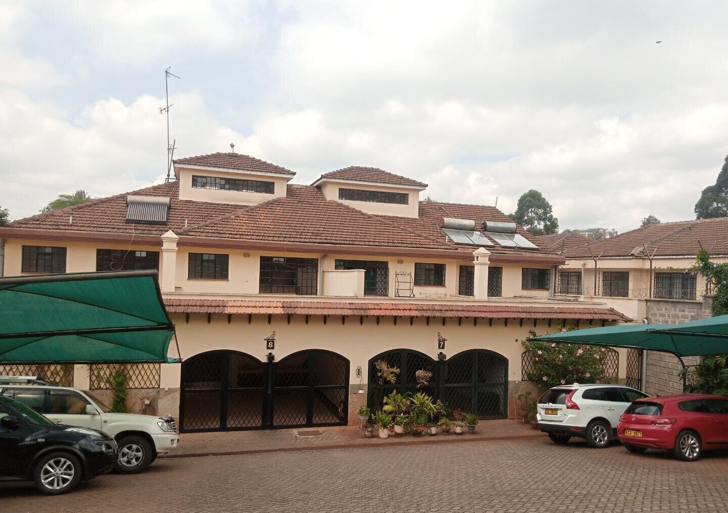 4-Ensuite Townhouse with Fireplace & Pool - Kyuna Estate