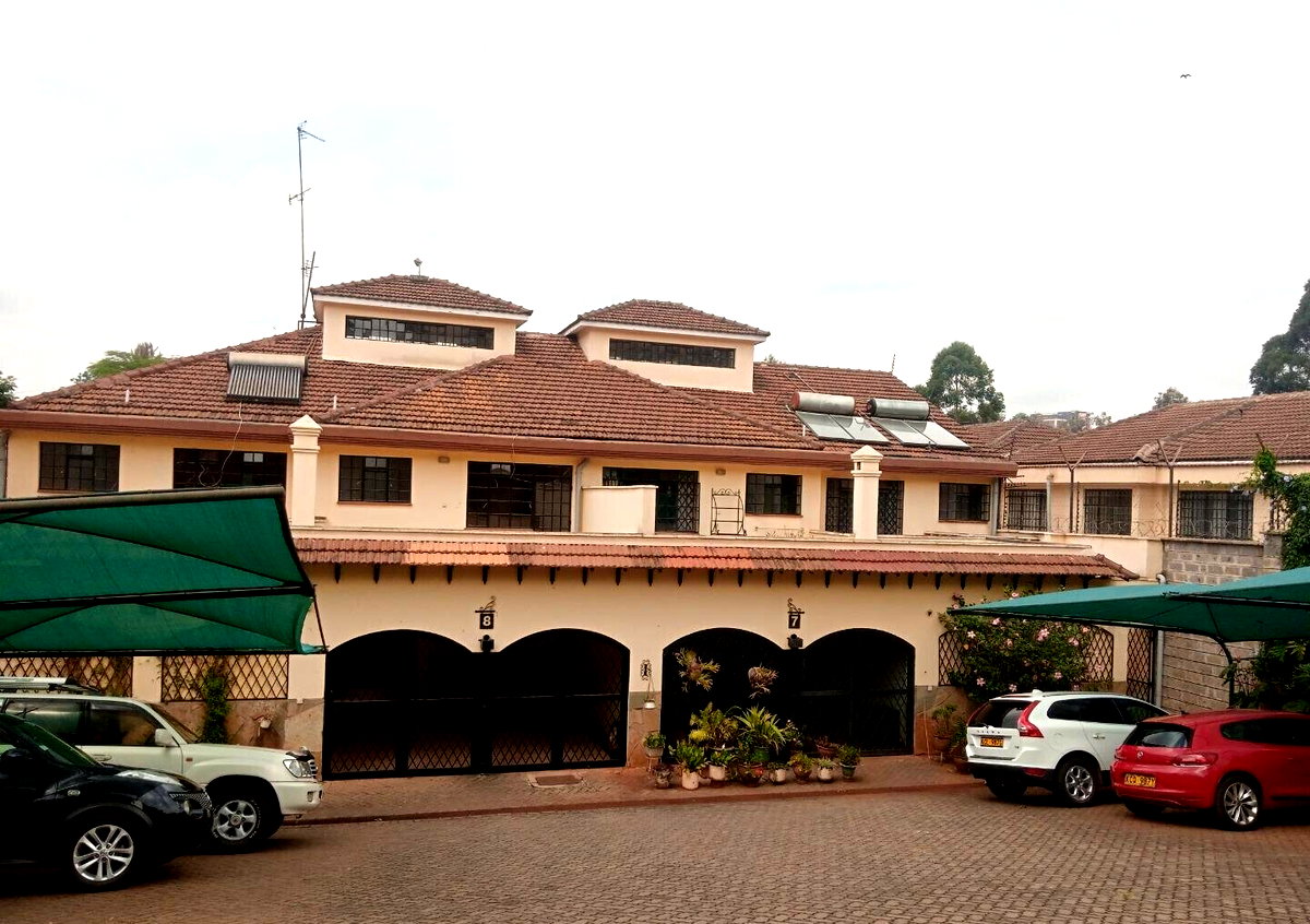 4-Ensuite Townhouse with Fireplace & Pool - Kyuna Estate