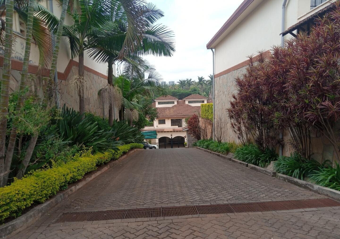 4-Ensuite Townhouse with Fireplace & Pool - Kyuna Estate