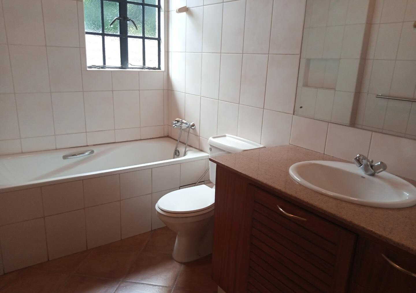 4-Ensuite Townhouse with Fireplace & Pool - Kyuna Estate