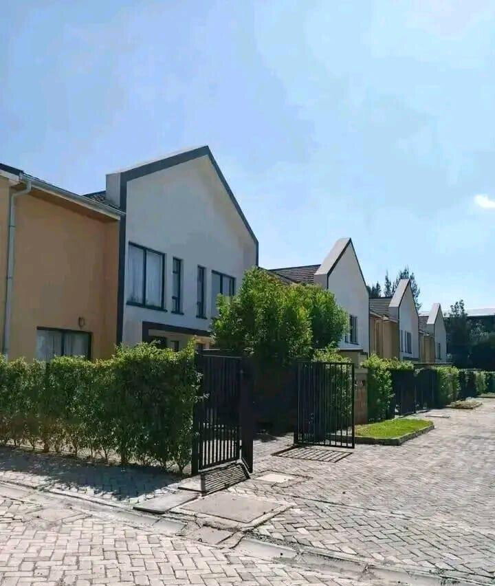 4BR Townhouse with DSQ & Community Hall - Syokimau