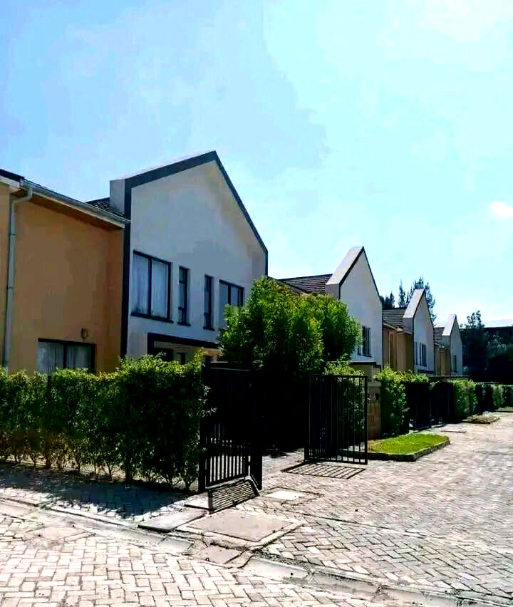 4BR Townhouse with DSQ & Community Hall - Syokimau