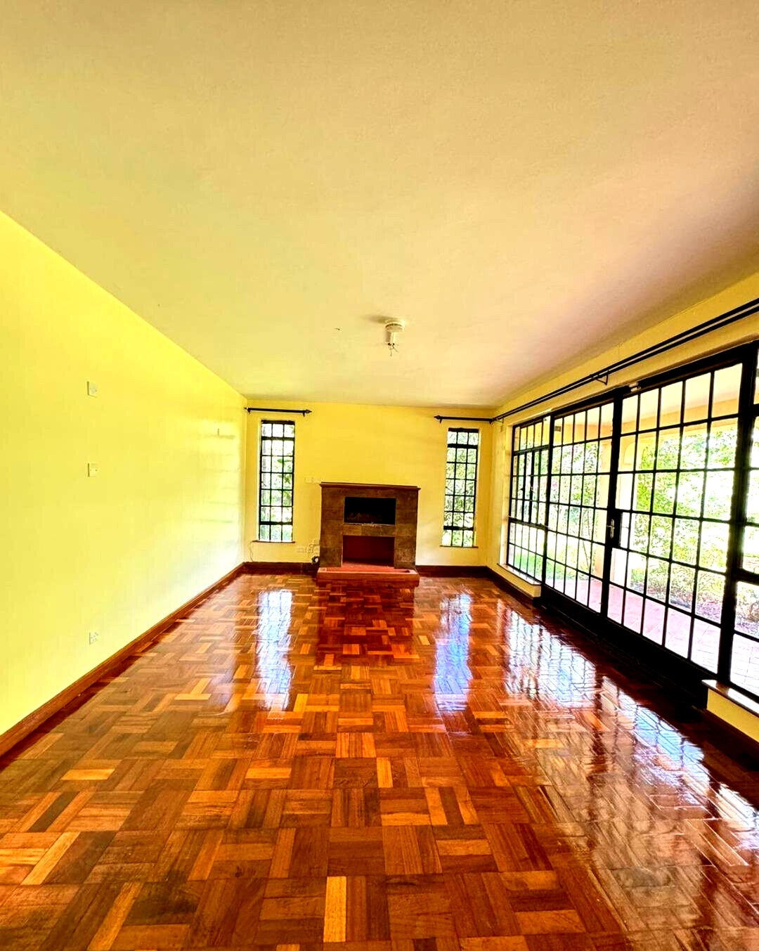4BR All-Ensuite Townhouse with Fireplace & DSQ - Runda