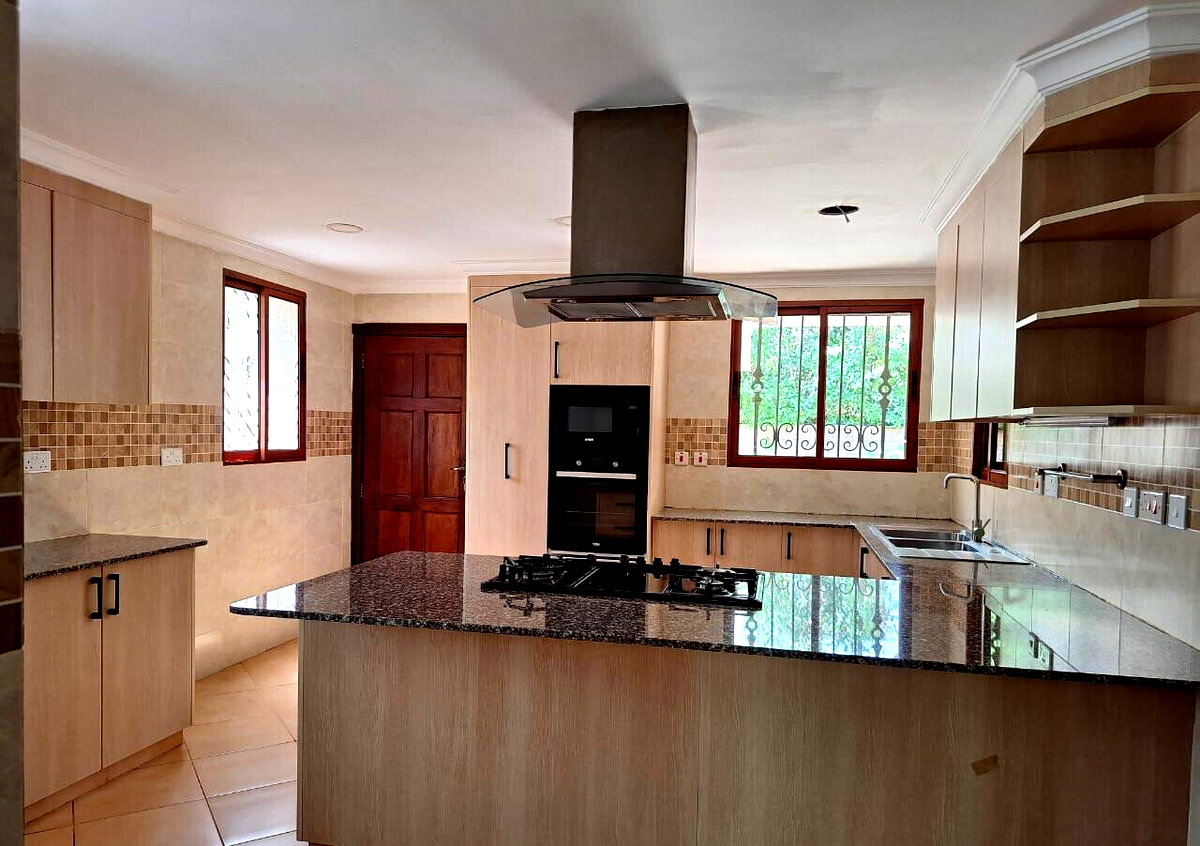 5-Ensuite Townhouse with Private Garden & Pool Access - Spring Valley