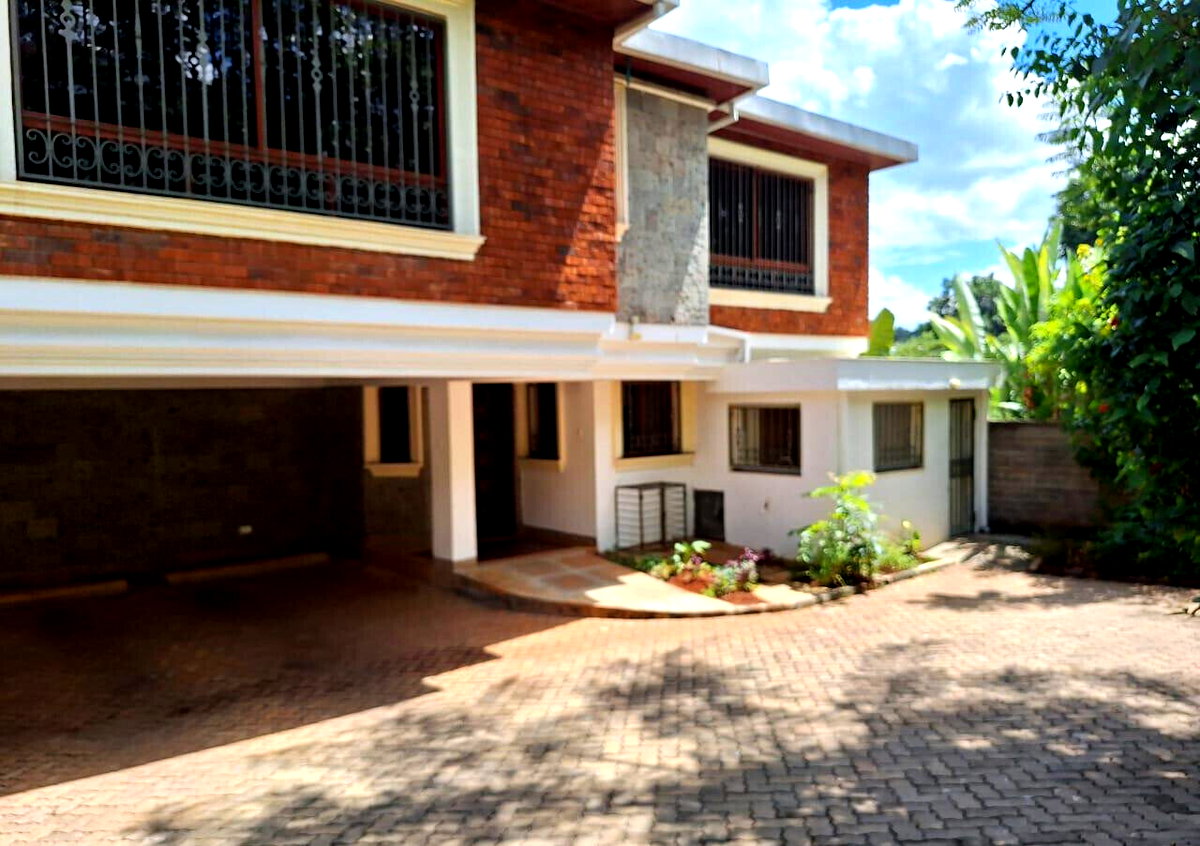 5-Ensuite Townhouse with Private Garden & Pool Access - Spring Valley