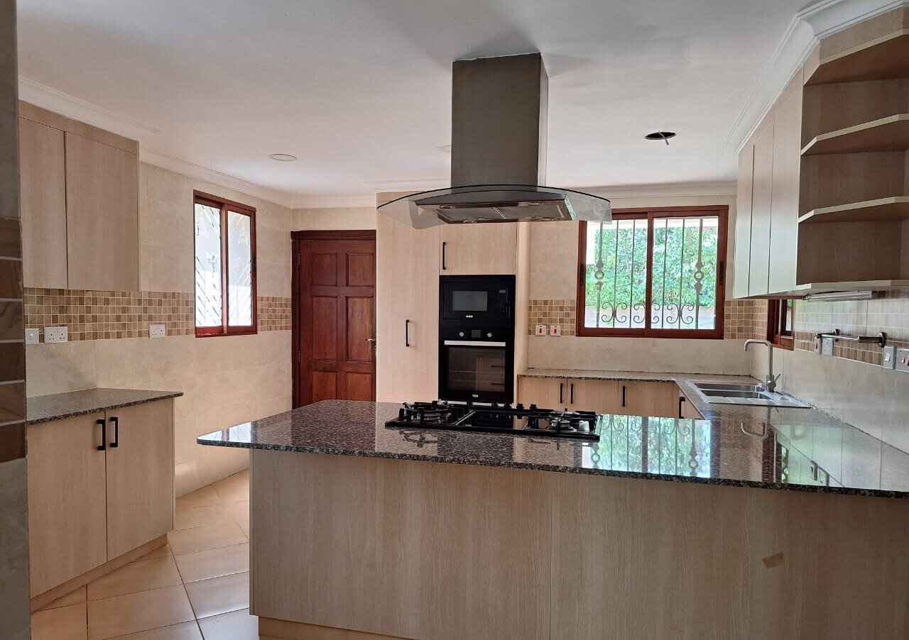 5-Ensuite Townhouse with Private Garden & Pool Access - Spring Valley
