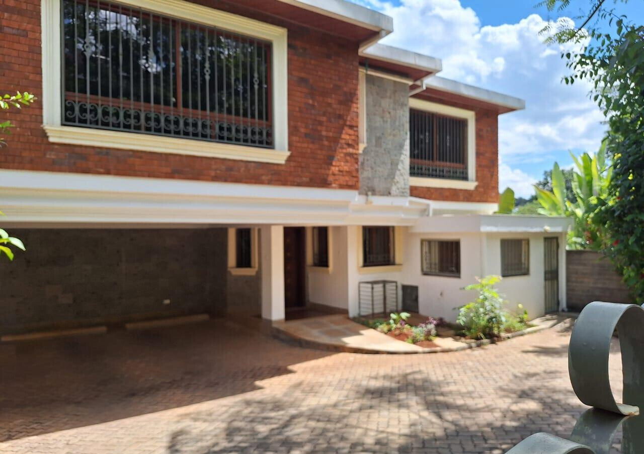 5-Ensuite Townhouse with Private Garden & Pool Access - Spring Valley