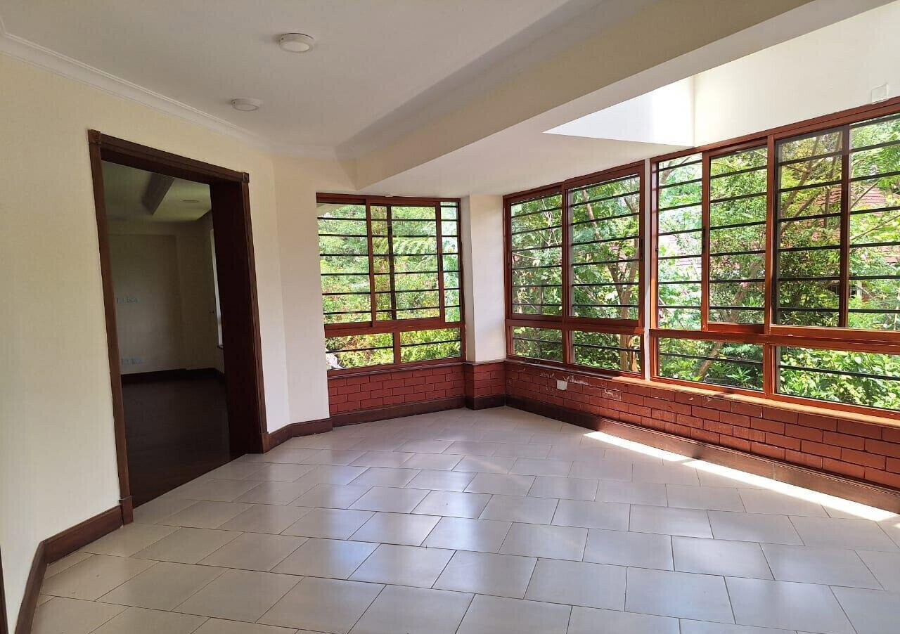 5-Ensuite Townhouse with Private Garden & Pool Access - Spring Valley