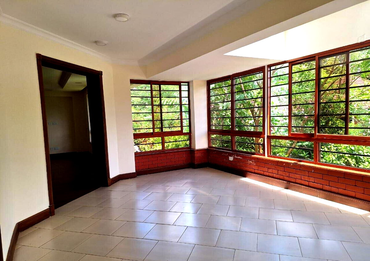 5-Ensuite Townhouse with Private Garden & Pool Access - Spring Valley