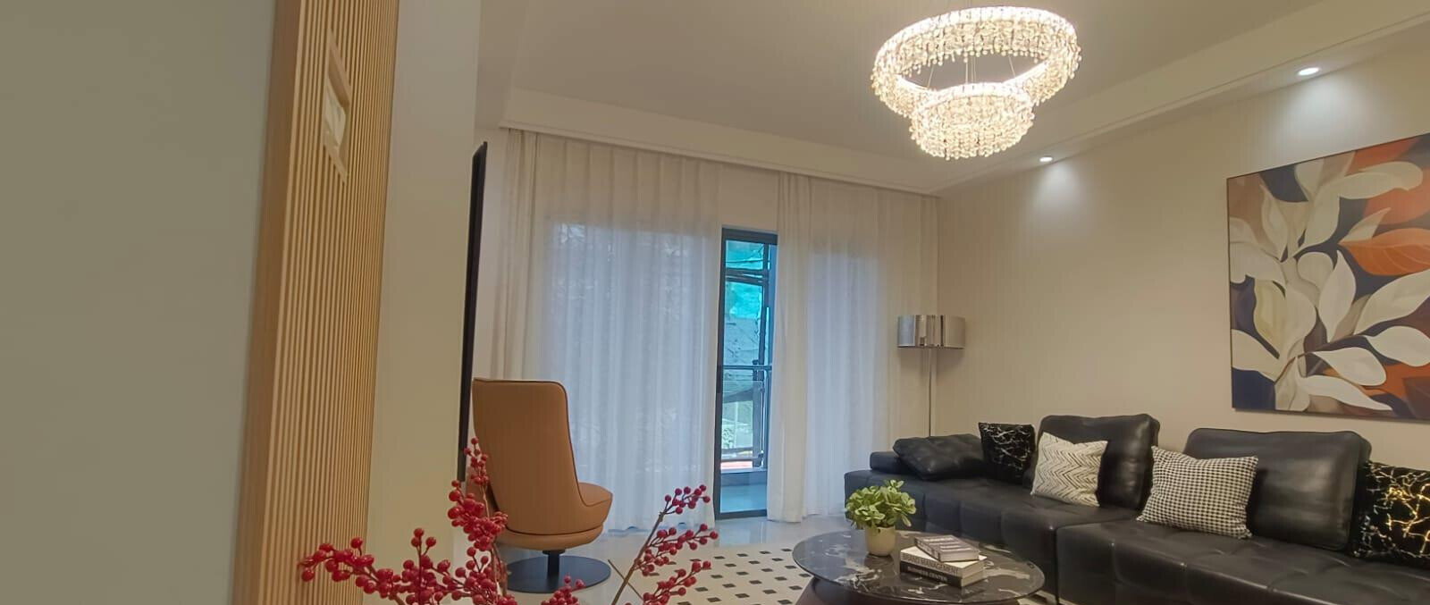 2BR Master Ensuite with Rooftop Pool & Coffee House - Kilimani