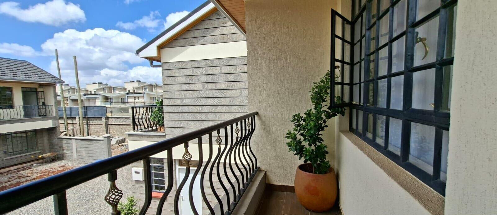 Brand-New 4BR Townhouse with Gourmet Kitchen & Pantry - Syokimau