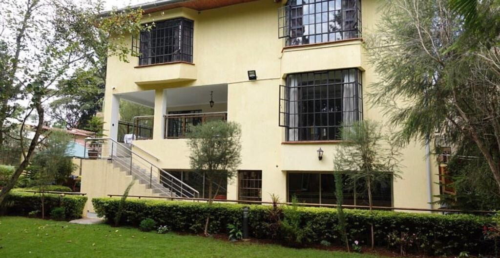 Freshly Renovated Corner Townhouse - 5 En-Suite, Lavington