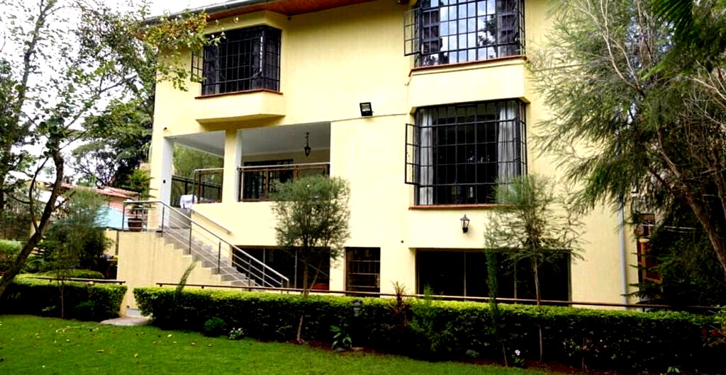 Freshly Renovated Corner Townhouse - 5 En-Suite, Lavington