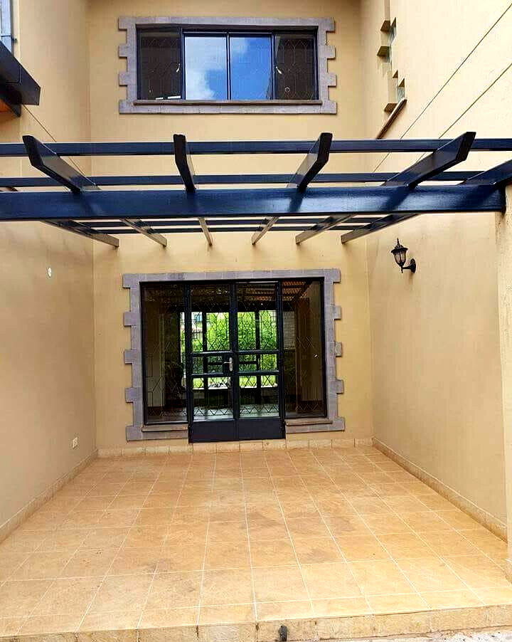 4-Ensuite Townhouse on Half-Acre with Fireplace & SQ – Karen