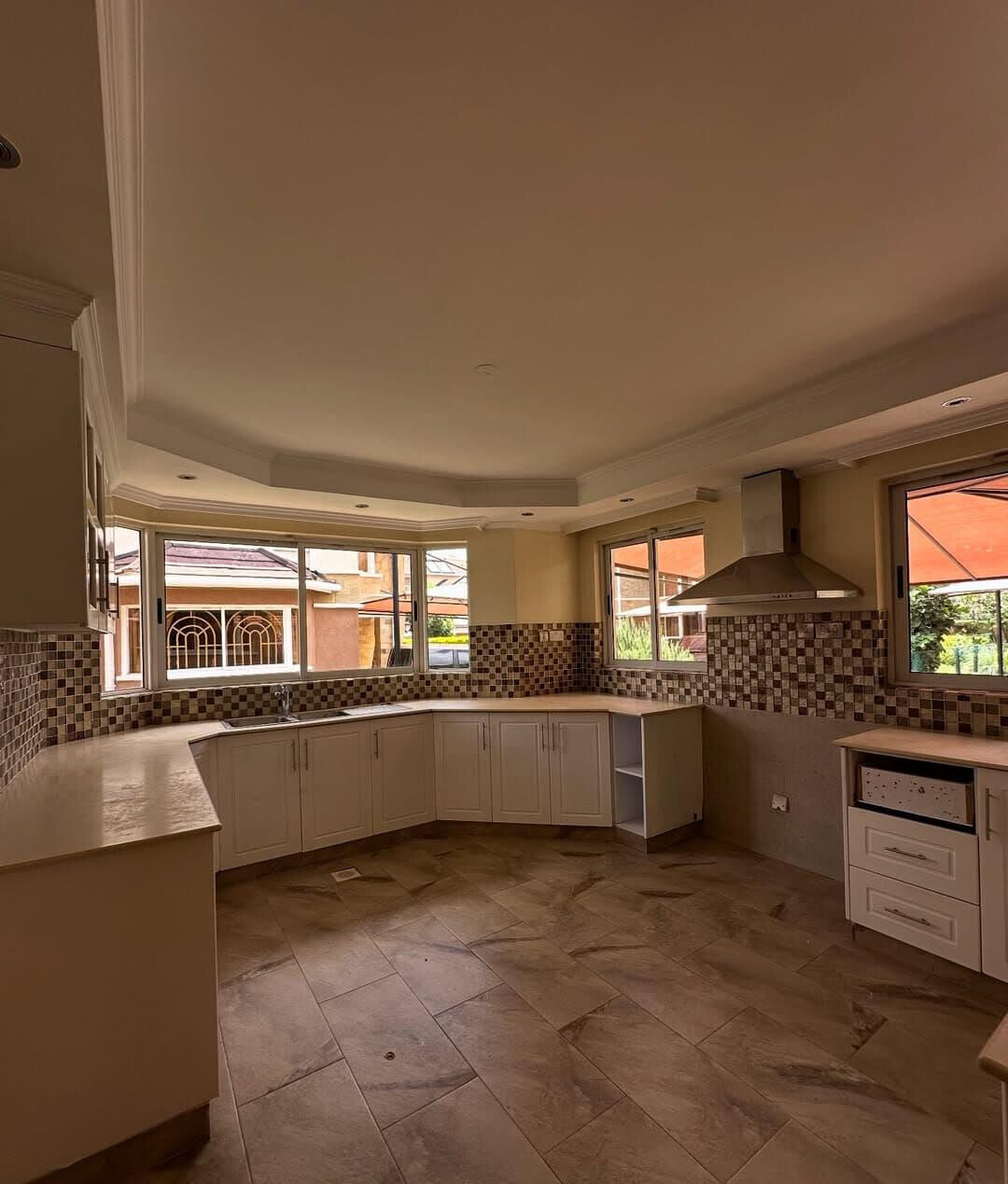 5-Ensuite Townhouse with Gym, Jacuzzi & DSQ - Lavington