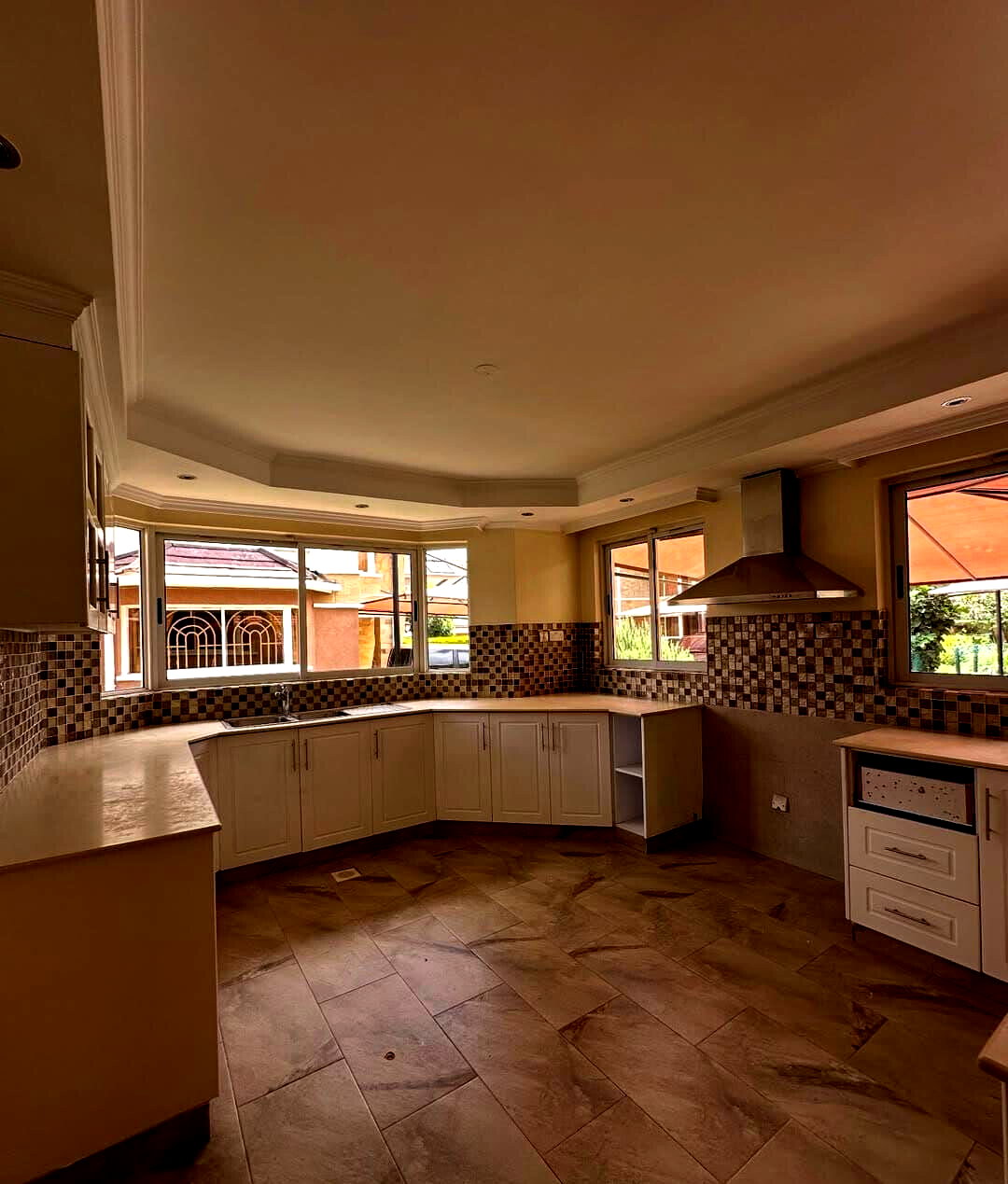 5-Ensuite Townhouse with Gym, Jacuzzi & DSQ - Lavington