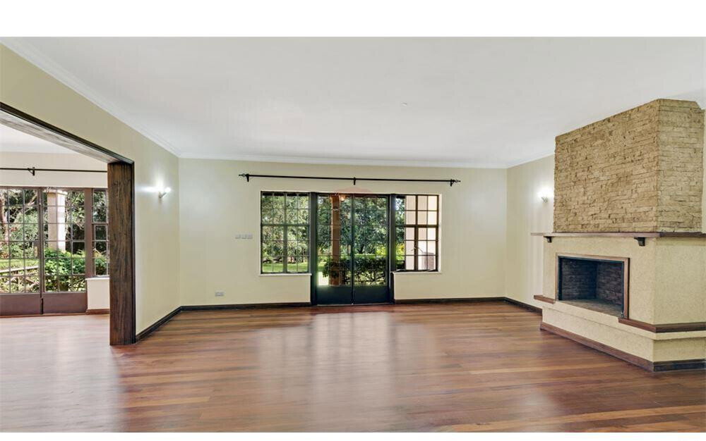 5-Ensuite Townhouse with Jacaranda Driveway & DSQ – Hardy, Karen