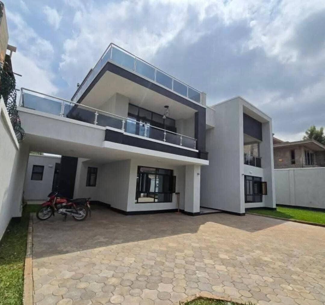 4BR All-Ensuite Townhouse with Roof Terrace & DSQ - Mugutha, Ruiru