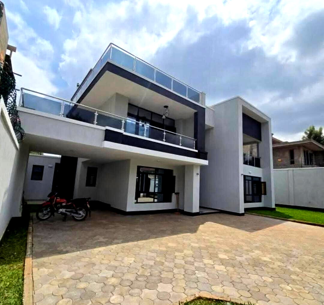 4BR All-Ensuite Townhouse with Roof Terrace & DSQ - Mugutha, Ruiru