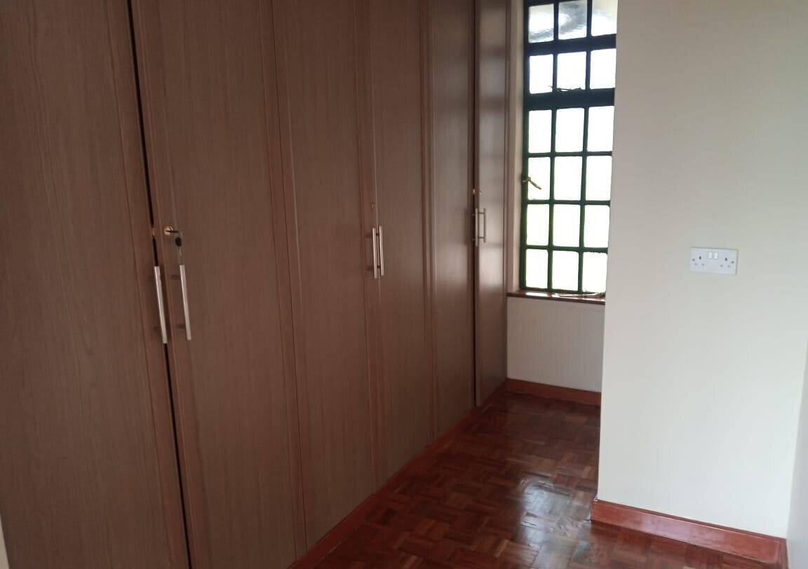 4BR All-Ensuite Townhouse with Safe Haven & Backup Power – Rosslyn