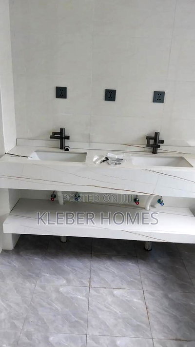 5bdrm Villa in Lavington for sale - Image 10