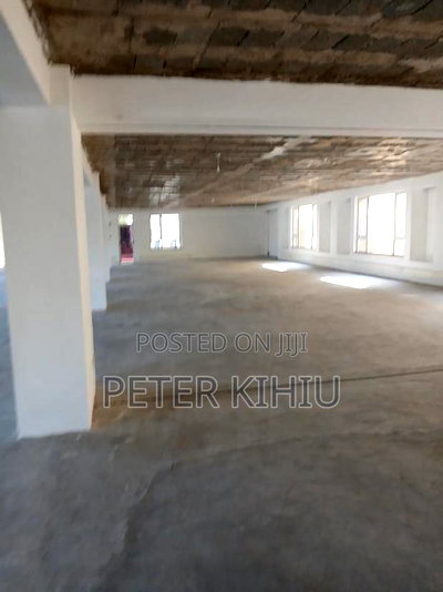 Office/Showroom to Let 6000sqft on North Airport Road - Image 12