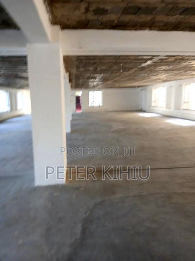 Office/Showroom to Let 6000sqft on North Airport Road - Image 11