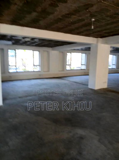 Office/Showroom to Let 6000sqft on North Airport Road - Image 15