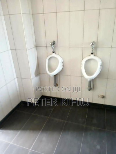 Office/Showroom to Let 6000sqft on North Airport Road - Image 18