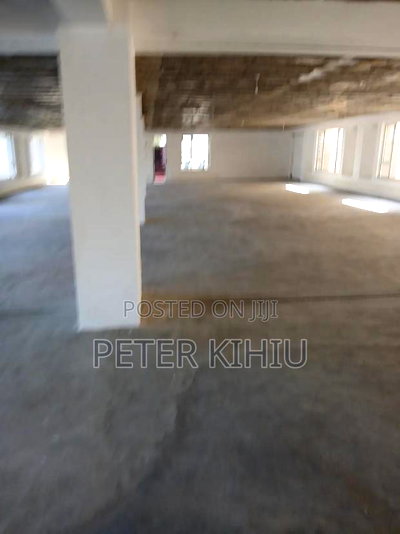 Office/Showroom to Let 6000sqft on North Airport Road - Image 9