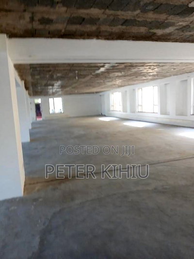 Office/Showroom to Let 6000sqft on North Airport Road - Image 13