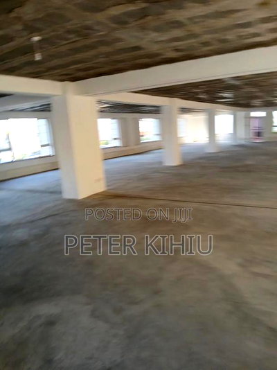 Office/Showroom to Let 6000sqft on North Airport Road - Image 14