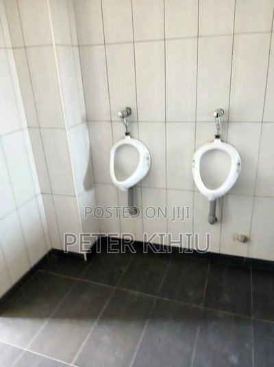 Office/Showroom to Let 6000sqft on North Airport Road - Image 17